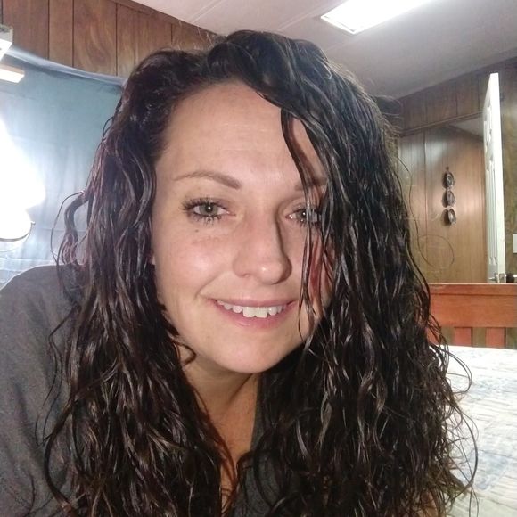 Meet your Posher, Stefani - Picture 1 of 1